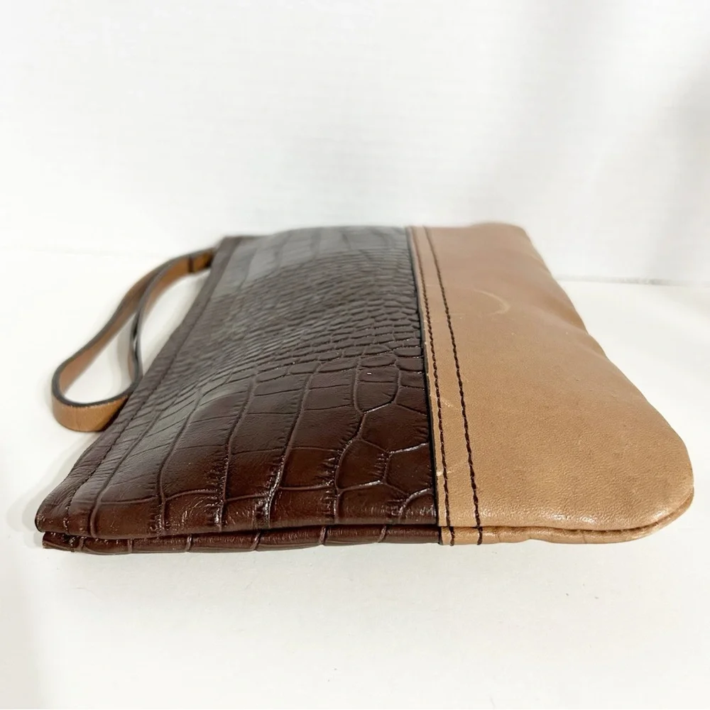 Banana Republic Two Toned Fully Lined Leather Wristlet Croc Embossed Stripe
